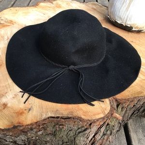 Black Felted Hat
